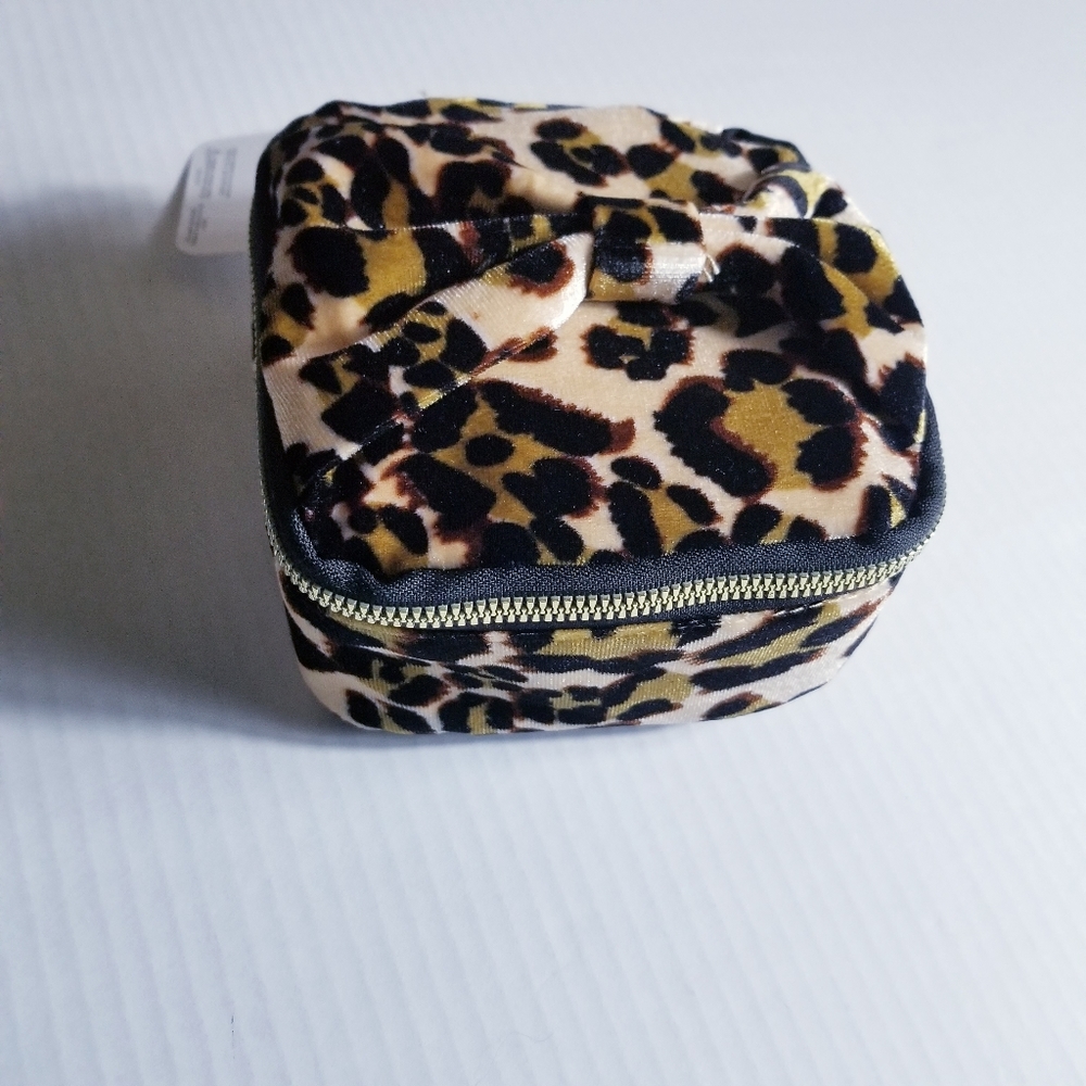 NWT JESSICA SIMPSON LEOPARD TRAVEL JEWELRY BAG